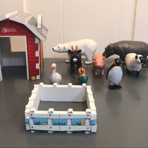 Learning Resources Barn, fence and assorted animals